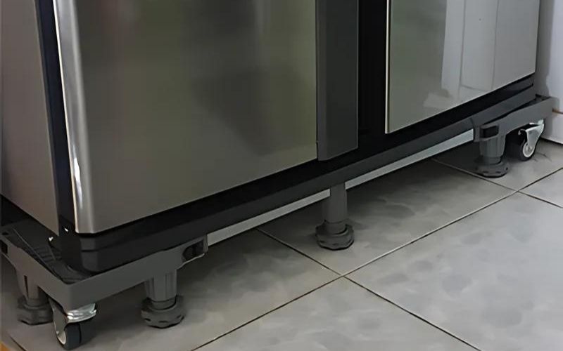 Việc kê tủ lạnh lên cao giúp giữ an toàn cho thiết bị trong điều kiện thời tiết xấu Việc kê tủ lạnh lên cao giúp giữ an toàn cho thiết bị trong điều kiện thời tiết xấu