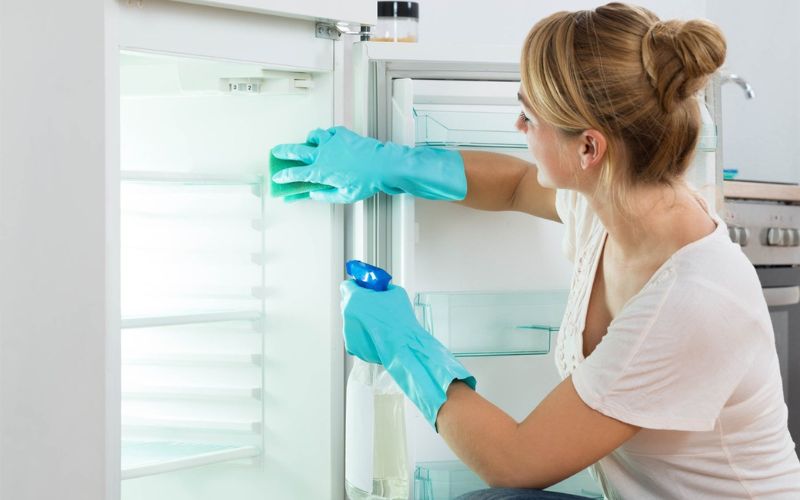 Vệ sinh quạt gió giúp ngăn chặn các hư hỏng tiềm ẩn, đảm bảo luồng khí lưu thông đều trong tủ lạnh