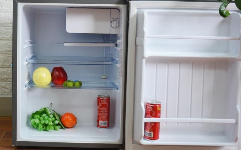 Khay chứa linh hoạt và dễ dàng tháo lắp giúp việc vệ sinh tủ lạnh Funiki FR-71DSU trở nên tiện lợi hơn