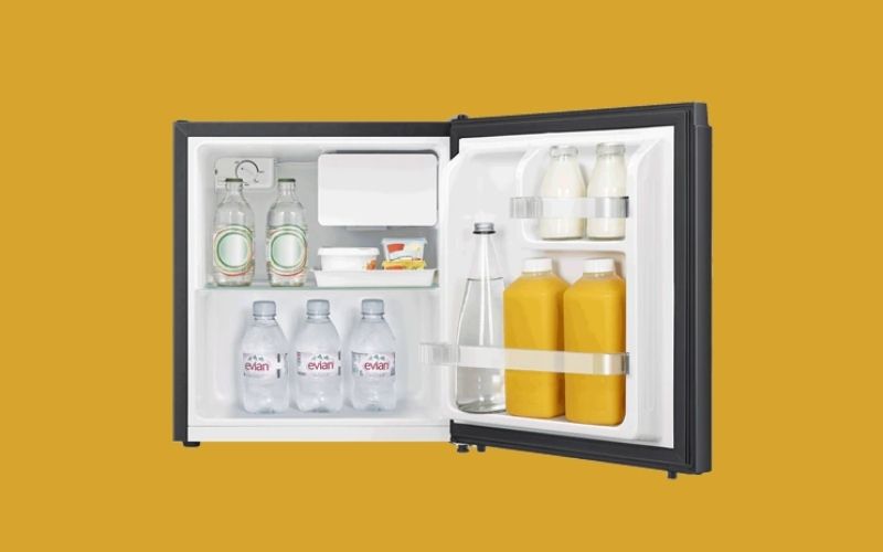 Cửa tủ sâu của Electrolux EUM0500AD-VN dễ dàng chứa các chai lớn mà không chiếm diện tích ngăn mát Cửa tủ sâu của Electrolux EUM0500AD-VN dễ dàng chứa các chai lớn mà không chiếm diện tích ngăn mát