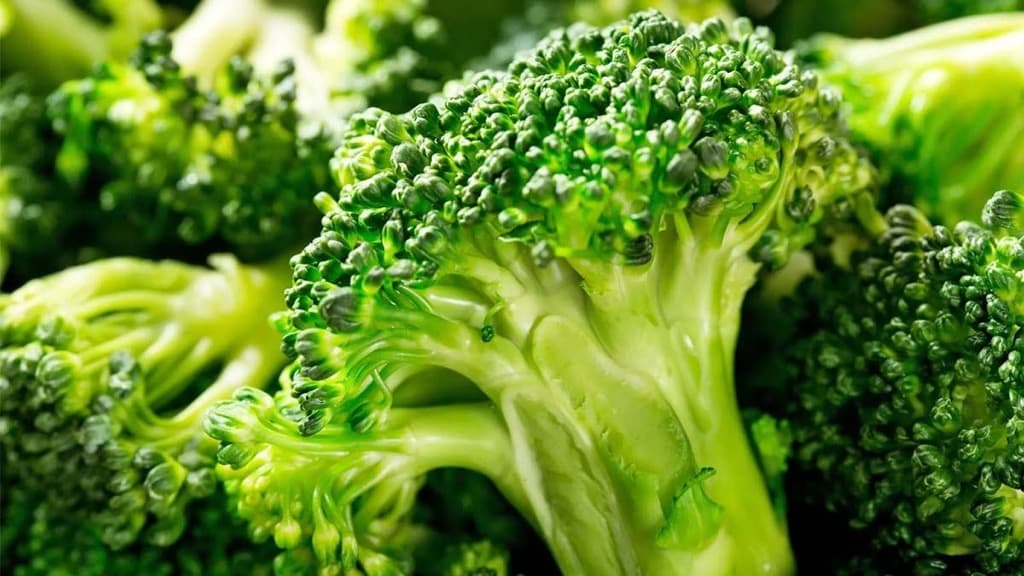 Ngăn TasteLock giữ rau củ tươi xanh, mọng nước trong độ ẩm phù hợp