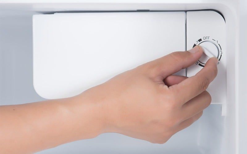 Điều chỉnh nhiệt độ ngăn mát và ngăn đông đúng cách để bảo quản thực phẩm an toàn và lâu dài