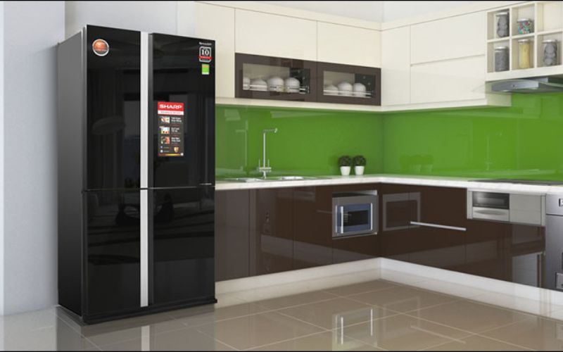  Tủ lạnh 4 cửa có không gian chứa thức ăn, thực phẩm rộng rãi