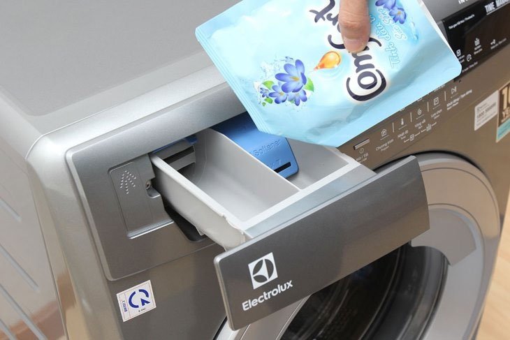 Vệ sinh máy giặt Electrolux cửa ngang 