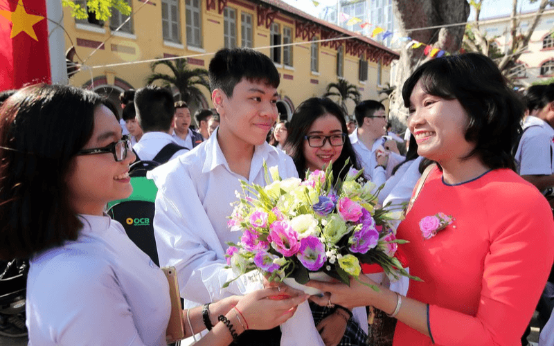 Thăm thầy cô giáo cũ là hoạt động vô cùng ý nghĩa để tỏ lòng biết ơn Thăm thầy cô giáo cũ là hoạt động vô cùng ý nghĩa để tỏ lòng biết ơn