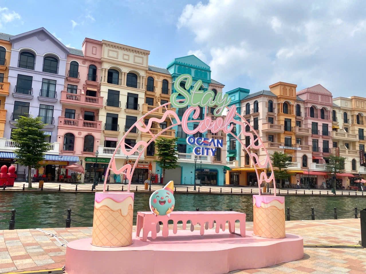 KISSING DAY: NGỌT NGÀO TRỌN KHOẢNH KHẮC