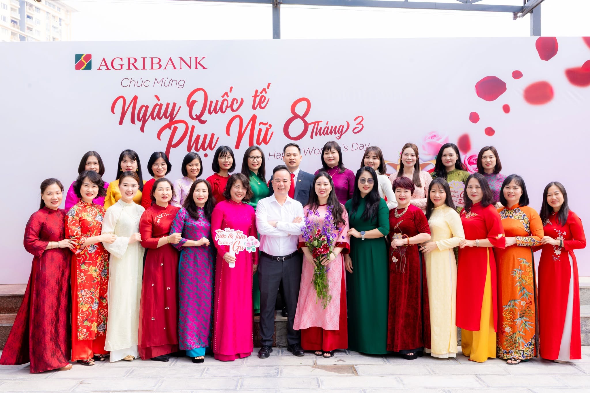 Quốc tế Phụ nữ 8/3 - Đồng hành cùng Agribank thực hiện bộ ảnh chào mừng