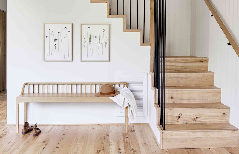 Xu hướng gạch lát cầu thang giả gỗ trong không gian kiến trúc hiện đại