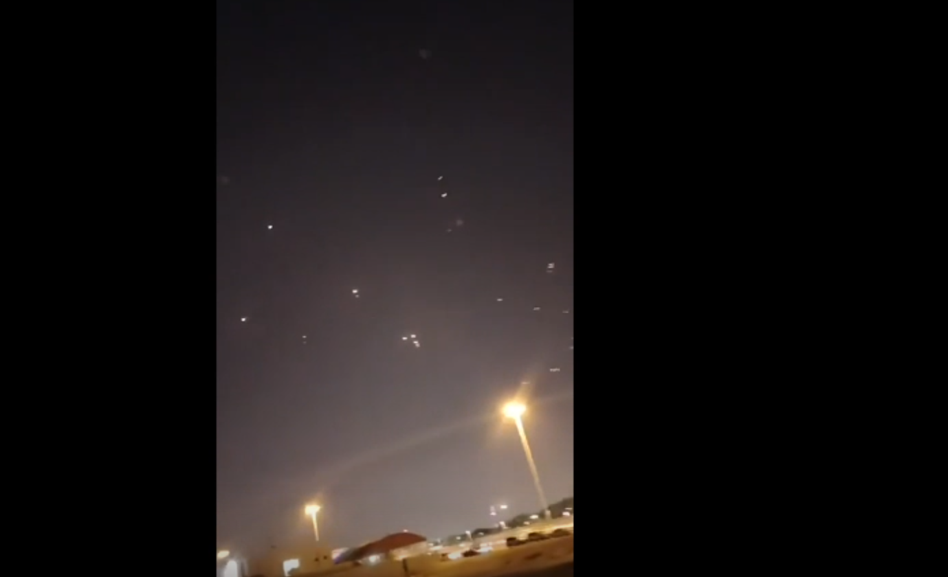 NÓNG: Iran bắn tên lửa tấn công các căn cứ quân sự của Mỹ ở Qatar và Iraq