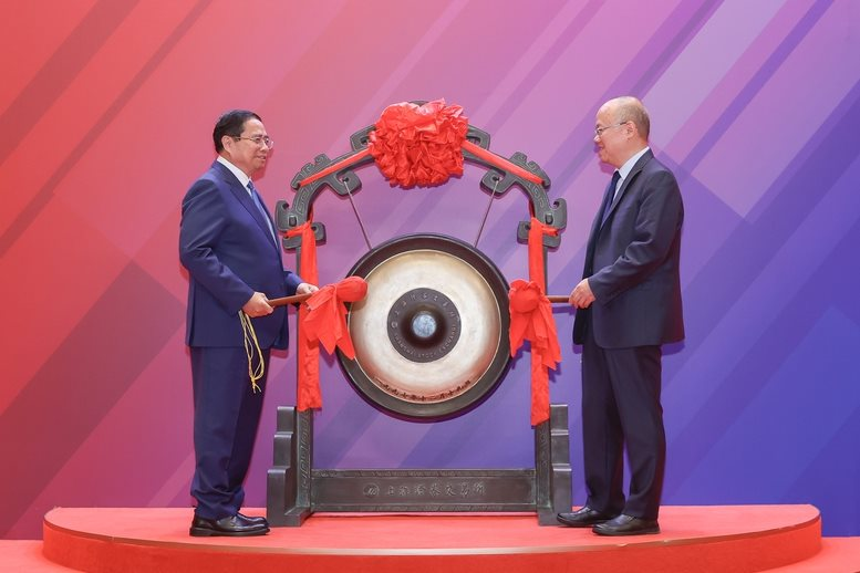 Thủ tướng Phạm Minh Chính đánh cồng khai mạc phiên giao dịch tại sàn chứng khoán lớn nhất châu Á