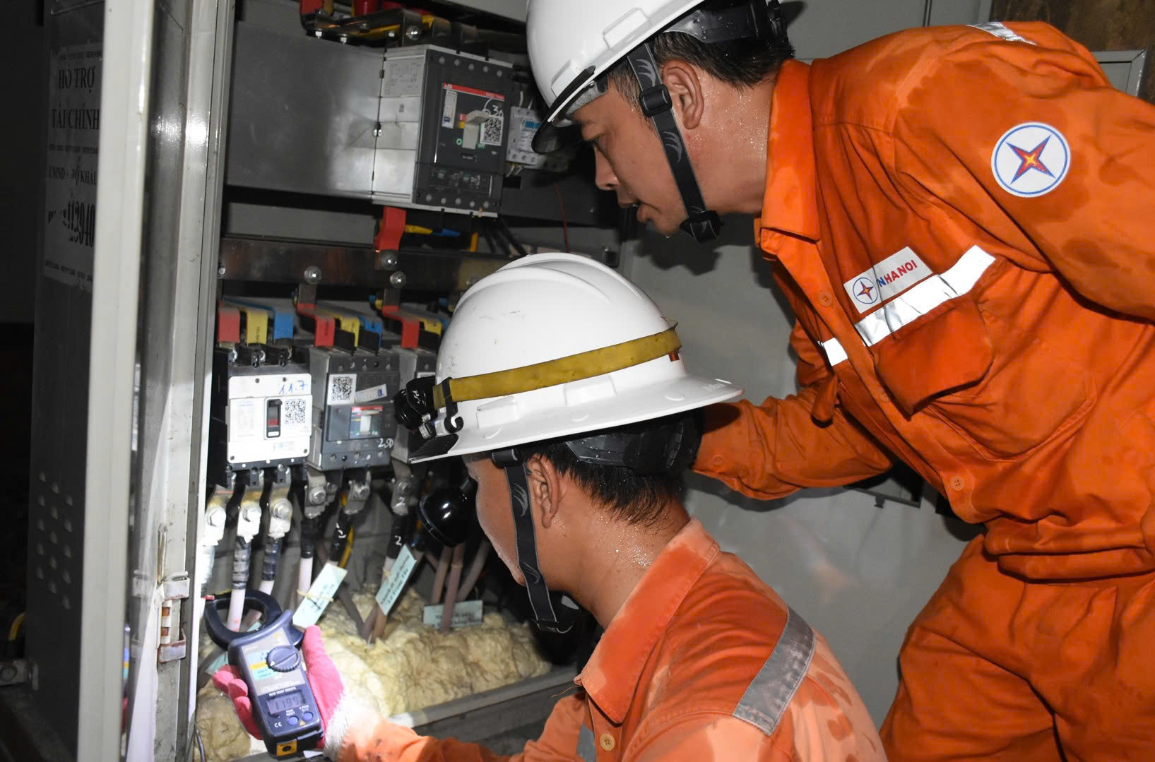 Nhiều bộ ngành đề nghị làm rõ khoản lỗ hơn 44.000 tỷ của EVN tính vào giá điện