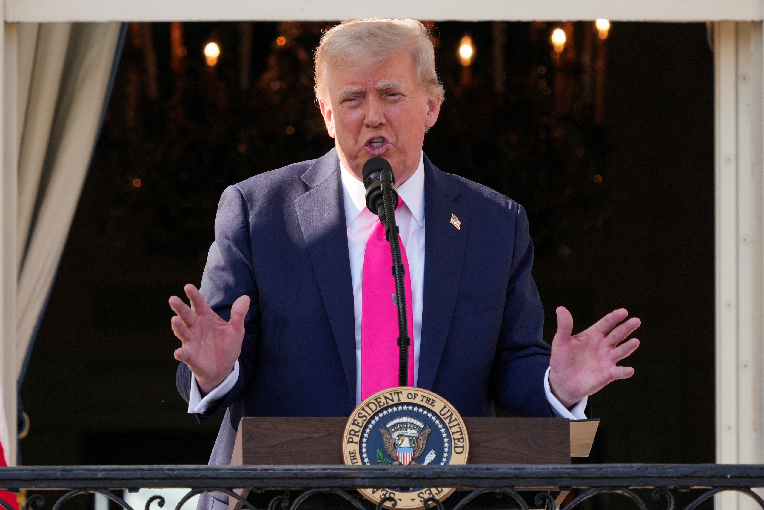 Ông Trump công bố áp thuế từ 25 đến 40% lên 14 nước từ 1-8