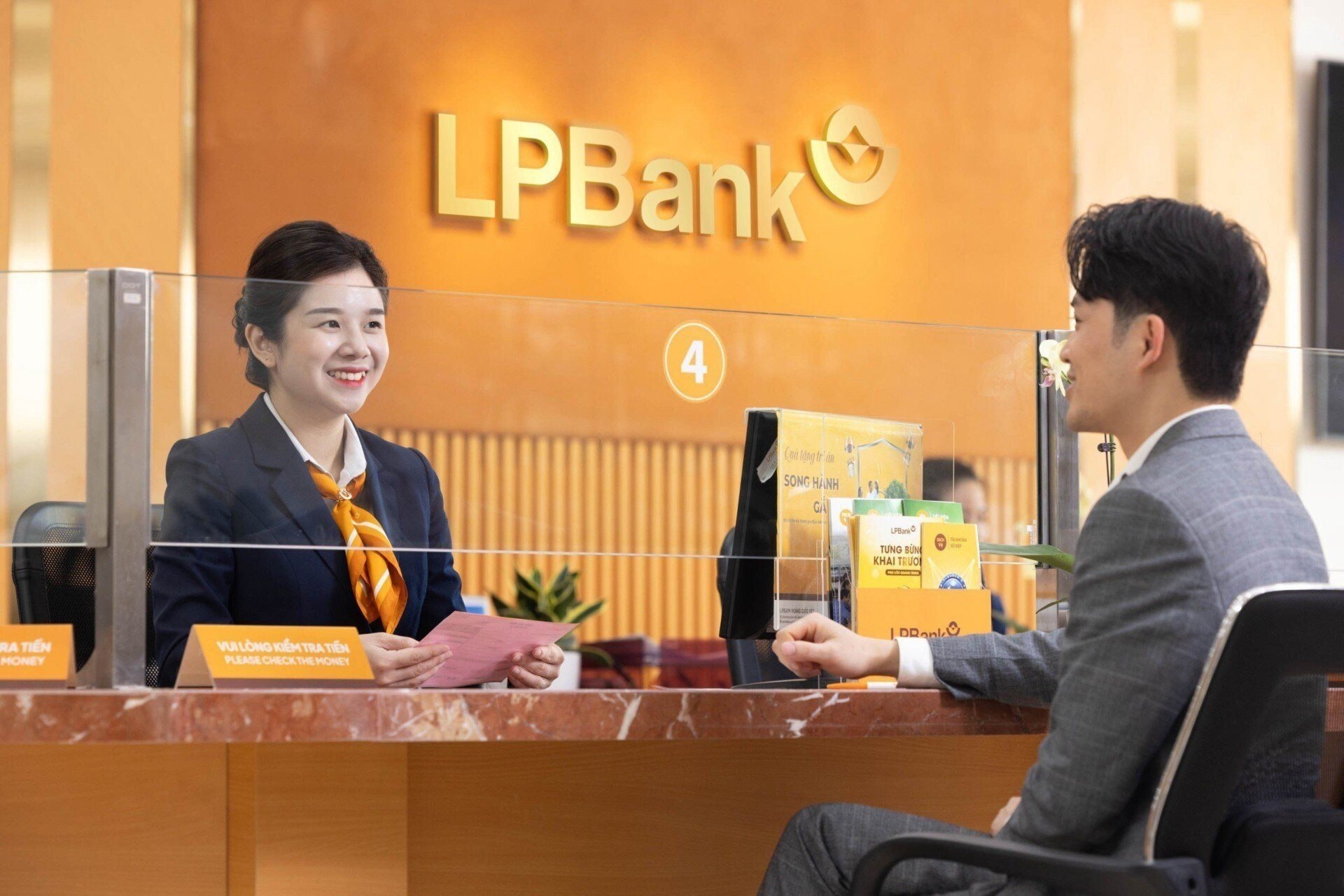LPBank thông báo đóng cửa cùng lúc 25 phòng giao dịch