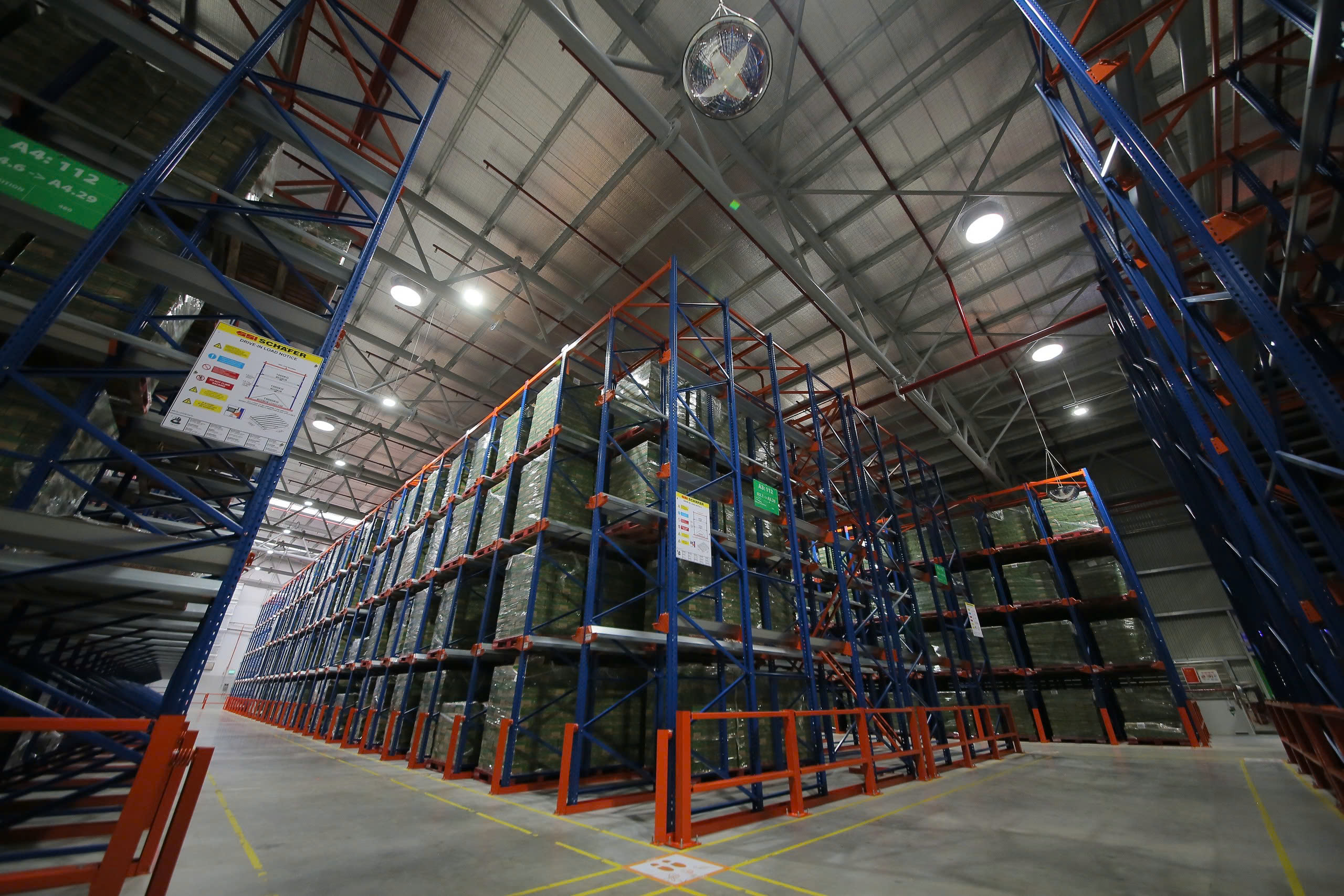 Hệ lụy thuế quan lên các kho hàng Mỹ