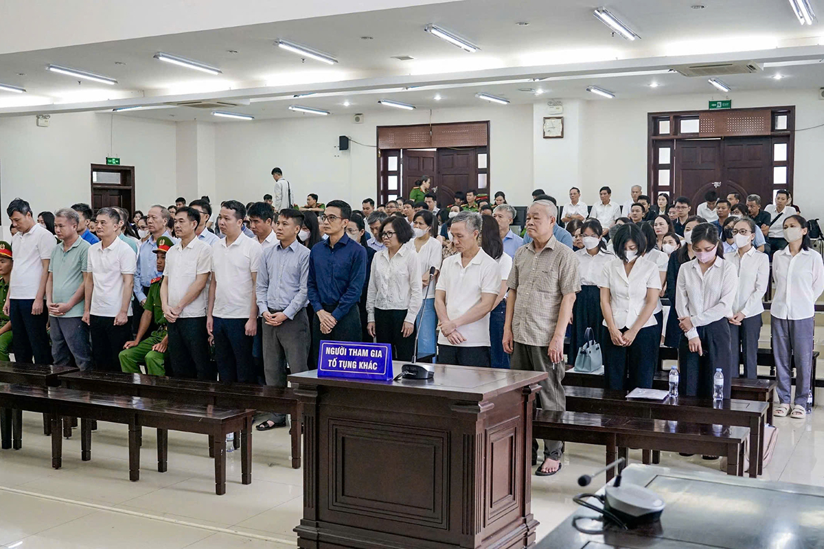 Bắt đầu làm thủ tục trả tiền cho hơn 28.000 người mua cổ phiếu ROS của FLC