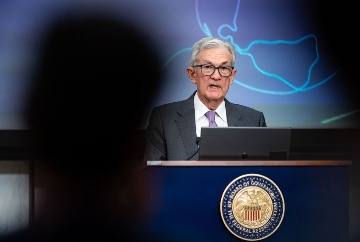 Fed giữ nguyên lãi suất, phát tín hiệu sẽ cắt giảm 2 lần trong năm nay