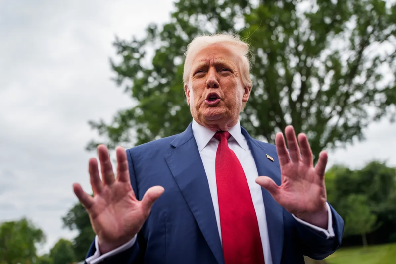 Tổng thống Trump có thể áp thuế quan lên dược phẩm và con chip vào tuần sau