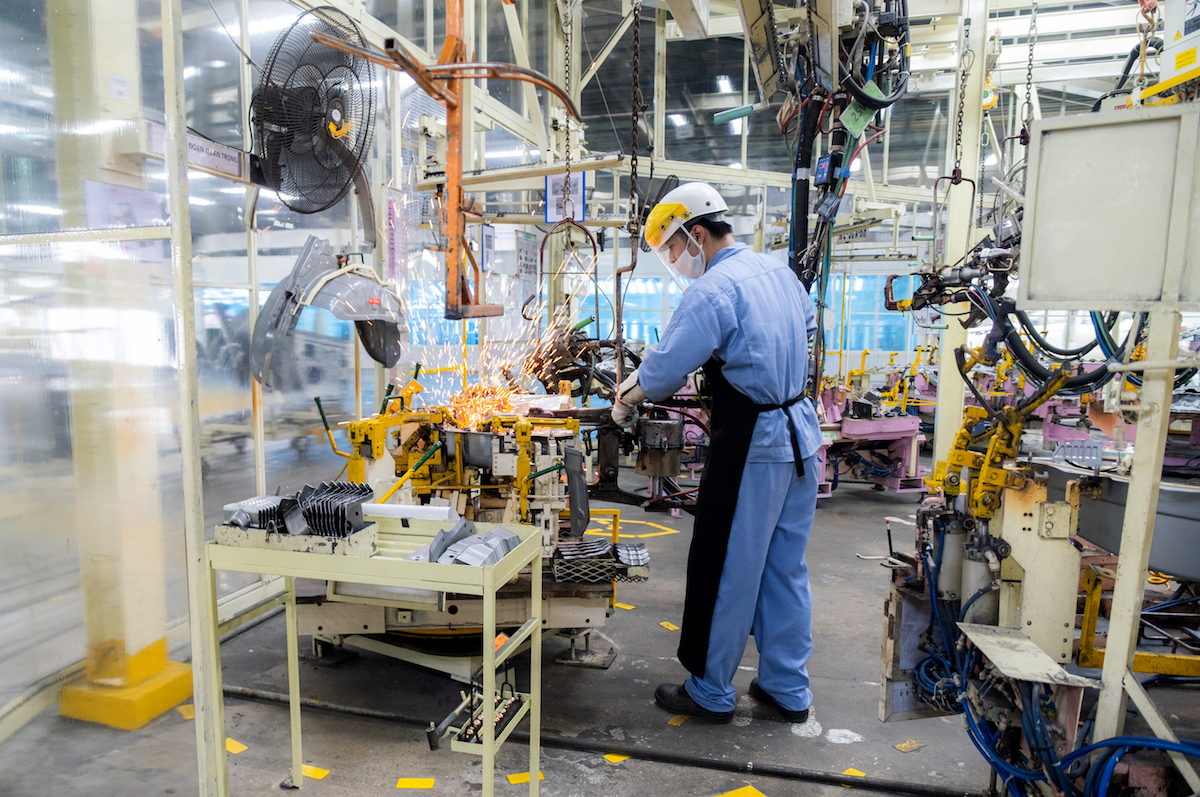 PMI giảm xuống mức 48,9 điểm, ngành sản xuất Việt Nam tiếp tục đối mặt với tình trạng nhu cầu yếu