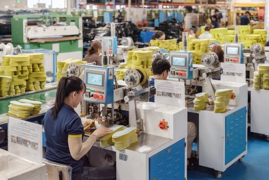 Báo Mỹ: Việt Nam vượt Trung Quốc trở thành công xưởng của thế giới trong ngành công nghiệp trăm tỷ USD