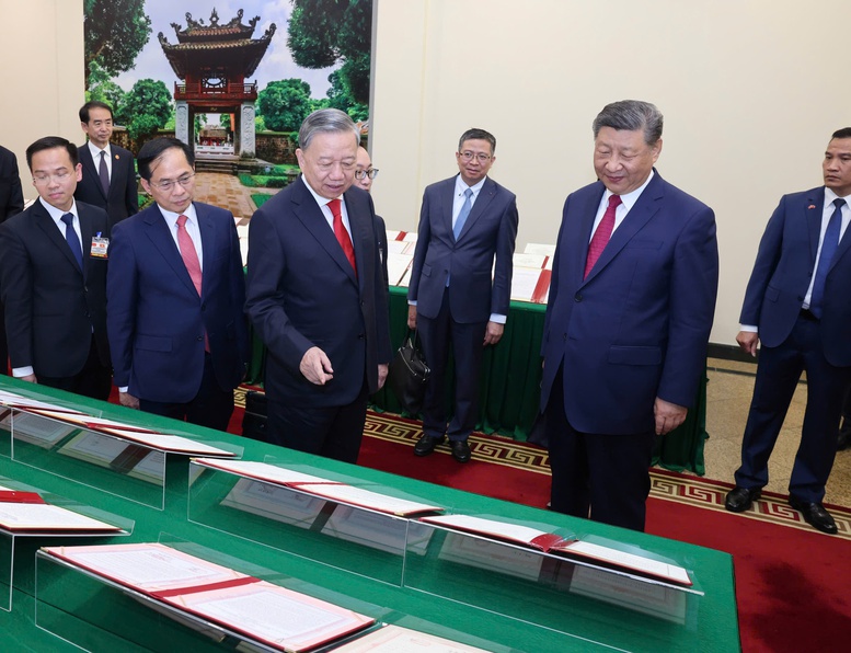 Việt Nam - Trung Quốc ký kết 7 văn kiện quan trọng trong lĩnh vực đường sắt và đường bộ