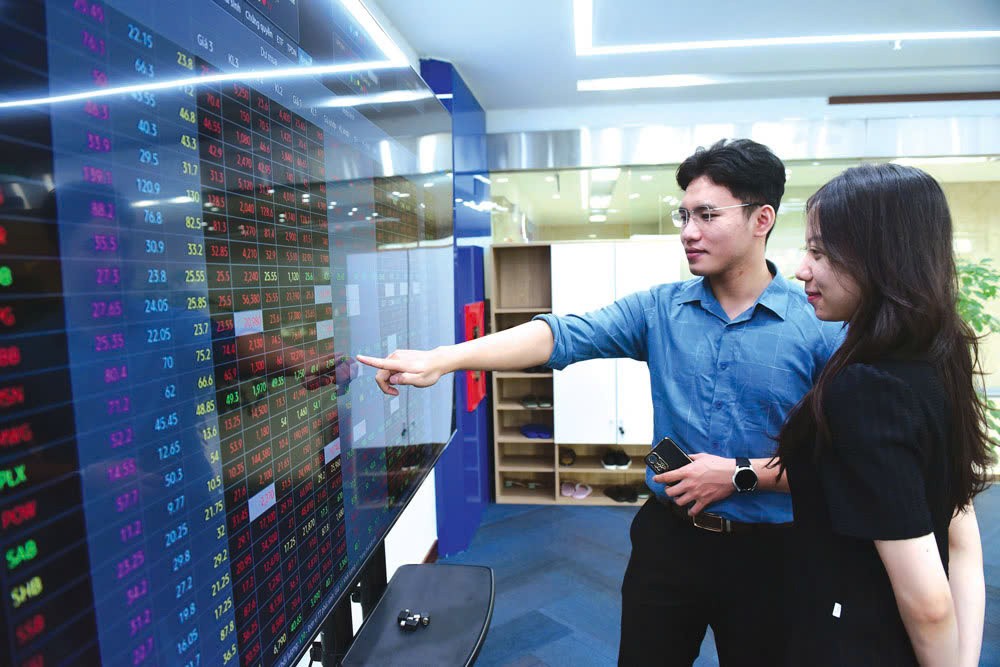 Cổ phiếu bất động sản thăng hoa, VN-Index tăng liền 7 phiên, vượt mốc 1.470 điểm