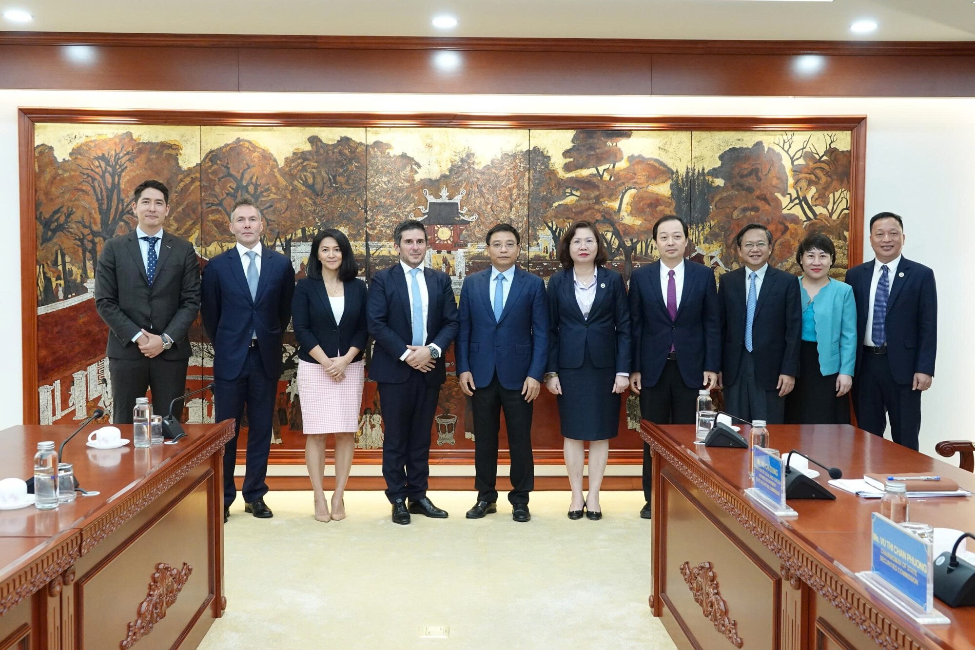 Bộ trưởng Tài chính Nguyễn Văn Thắng làm việc với FTSE Russell về nâng hạng thị trường chứng khoán Việt Nam