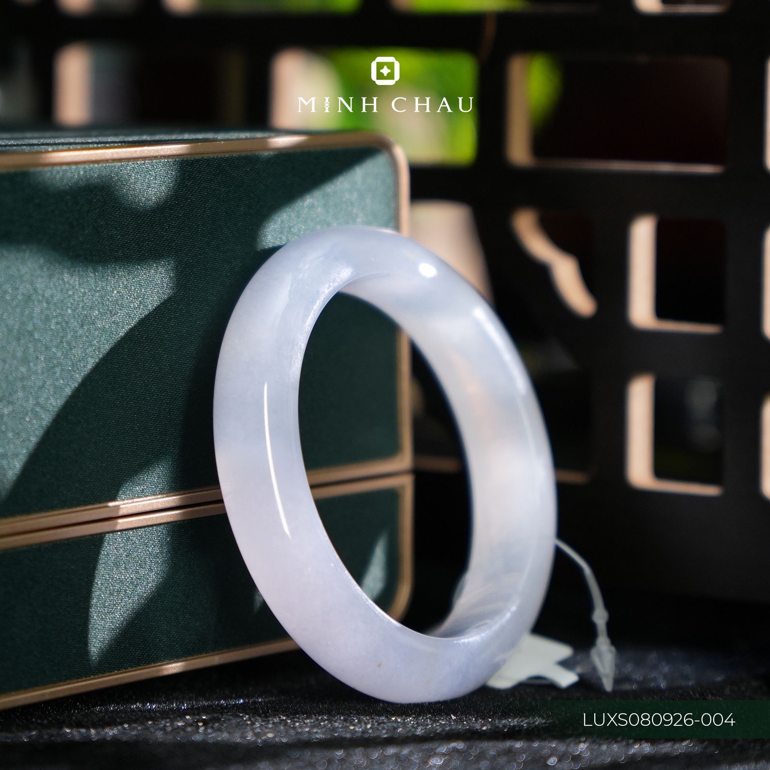 LUXS080926-004