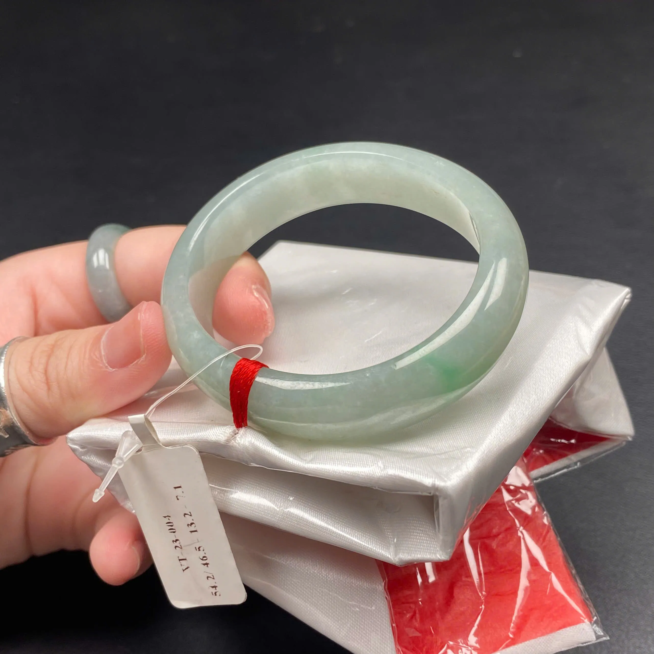 Vòng Tay OVAL Nếp Băng Màu Xanh Sương Mờ VT-23-004