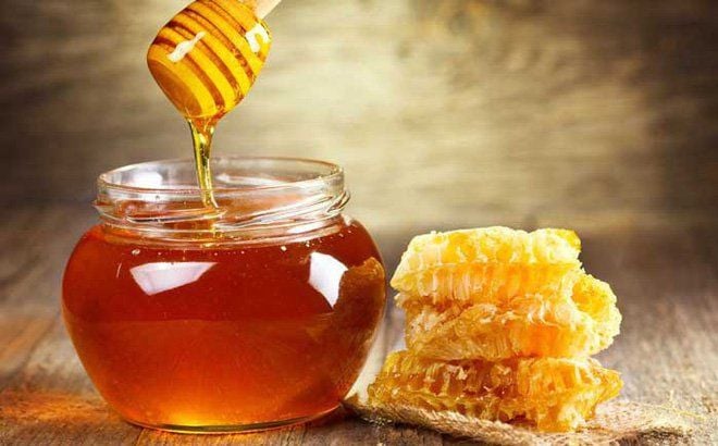 có thể dùng mật ong bôi vào vết thương không