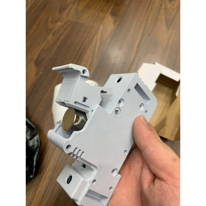 Vỏ cầu chì sứ RT18- 125A vỏ cầu chì loại to