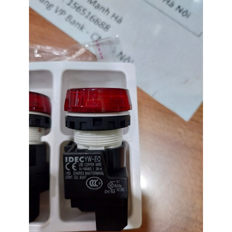 Đèn báo Idec loại phẳng YW1P-1UQM3S Ø 22mm 220V