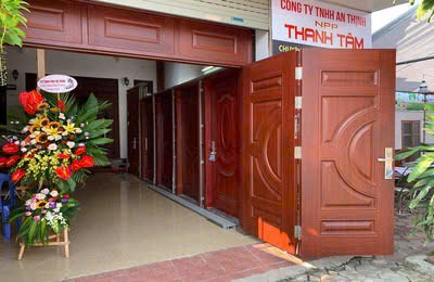 Nhà Phân Phối Cửa Vân Gỗ