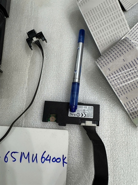 Vỉ wifi cho Tivi samsung hàng tháo máy còn hoạt động tốt model 65MU6400K