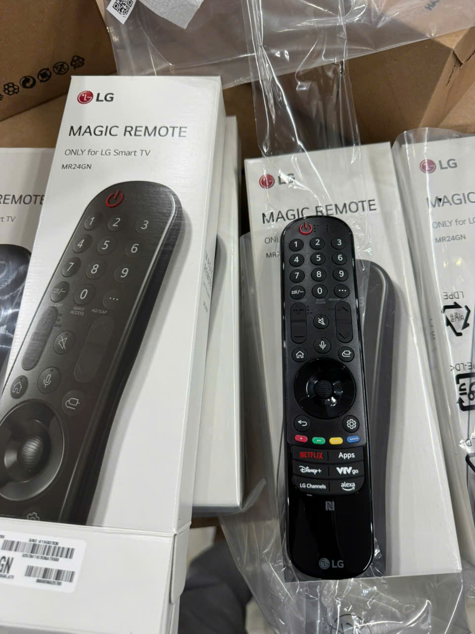 Điều khiển Thông Minh giọng nói chuột bay LG Original Magic Voice 𝐑𝐞𝐦𝐨𝐭𝐞  Control 𝐋𝐆/ 𝐌𝐑𝟐𝟒𝐆𝐀 - Black  cho các (Model TV 2024) AKB76045006 (𝐒ả𝐧 𝐩𝐡ẩ𝐦 𝐜𝐡í𝐧𝐡 𝐡ã𝐧𝐠 ) mới tinh nguyên hộp sản xuất Indonesia có pin đi kèm hộp trắng