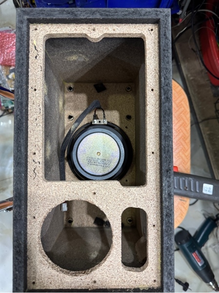 Cục loa sub (loa trầm) không có mạch công suất hàng qua sử dụng còn hoạt động tốt bass 15 mầu ghi xám