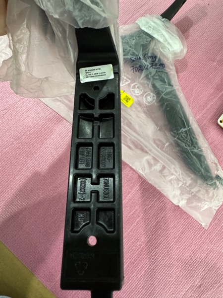 Chân đế tivi samsung 70" 70RU7200-70NU6900 (01 đôi mới tinh) không bao gồm ốc