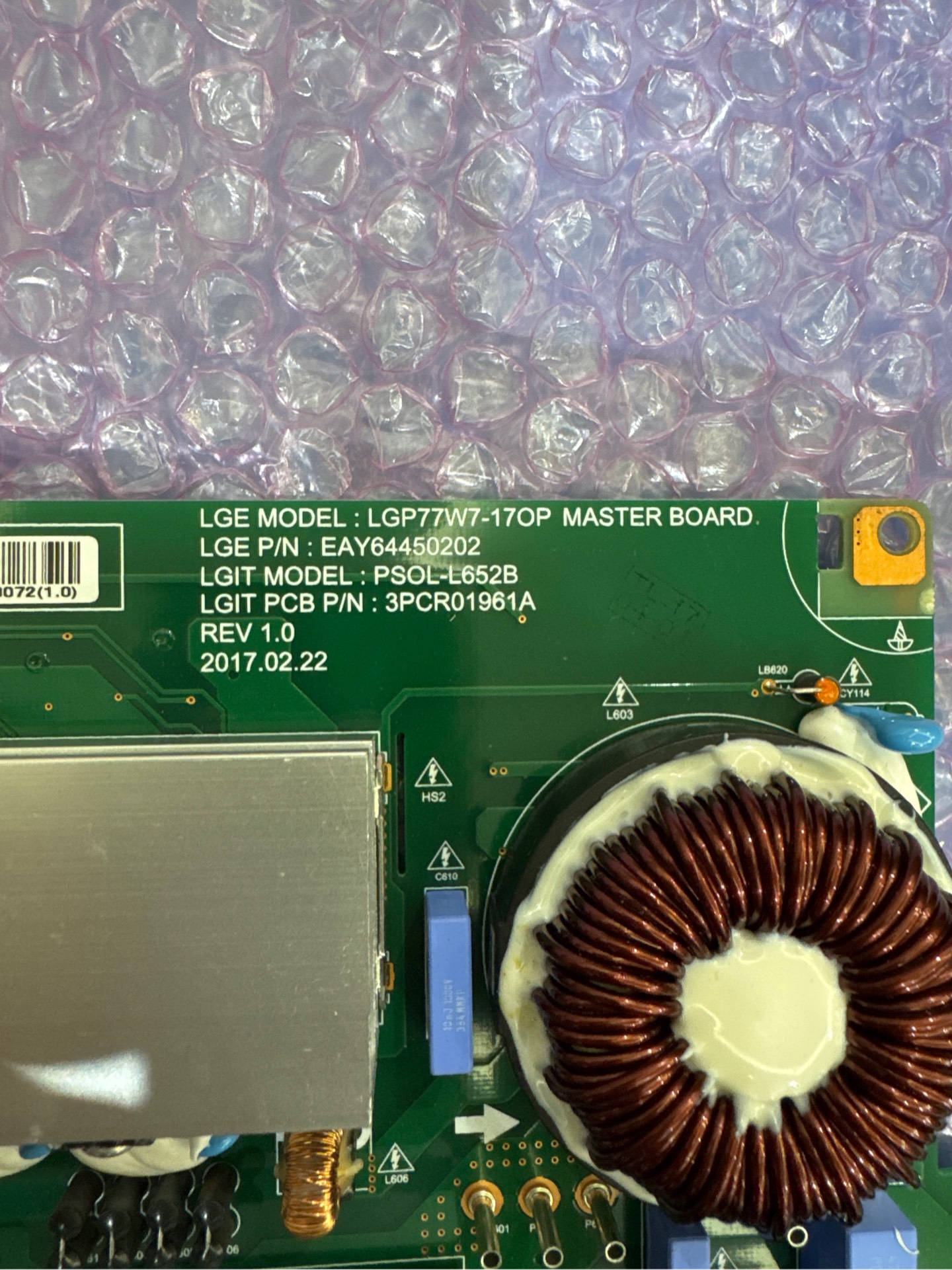 Bo mạch nguồn tivi LG oled 77W7 LGE MODEL : LGP77W7-170P MASTER BOARD.
LGE P/N : EAY64450202
LGIT MODEL : PSOL-L652B LGIT PCB P/N : 3PCR01961A
REV 1.0