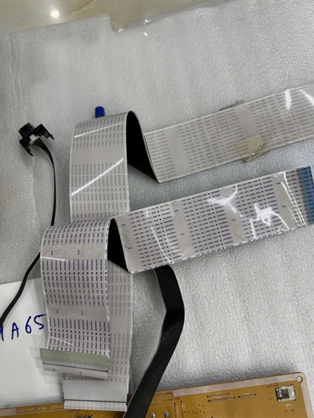 Cặp cáp cho Tivi samsung hàng tháo máy còn hoạt động tốt model 65MU6400K