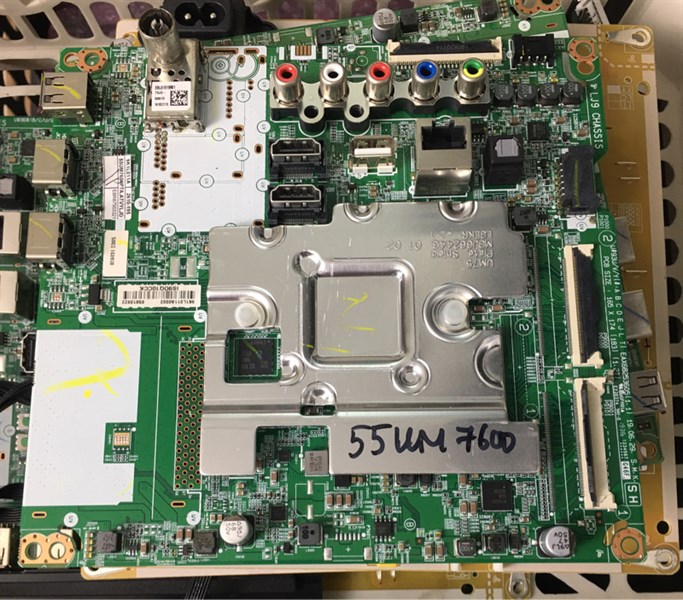 55UM7600