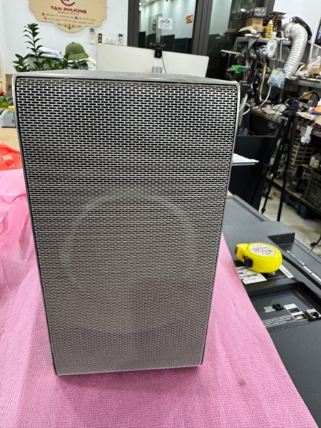 Cục loa sub (loa trầm) không có mạch công suất hàng qua sử dụng còn hoạt động tốt bass 15 mầu ghi xám