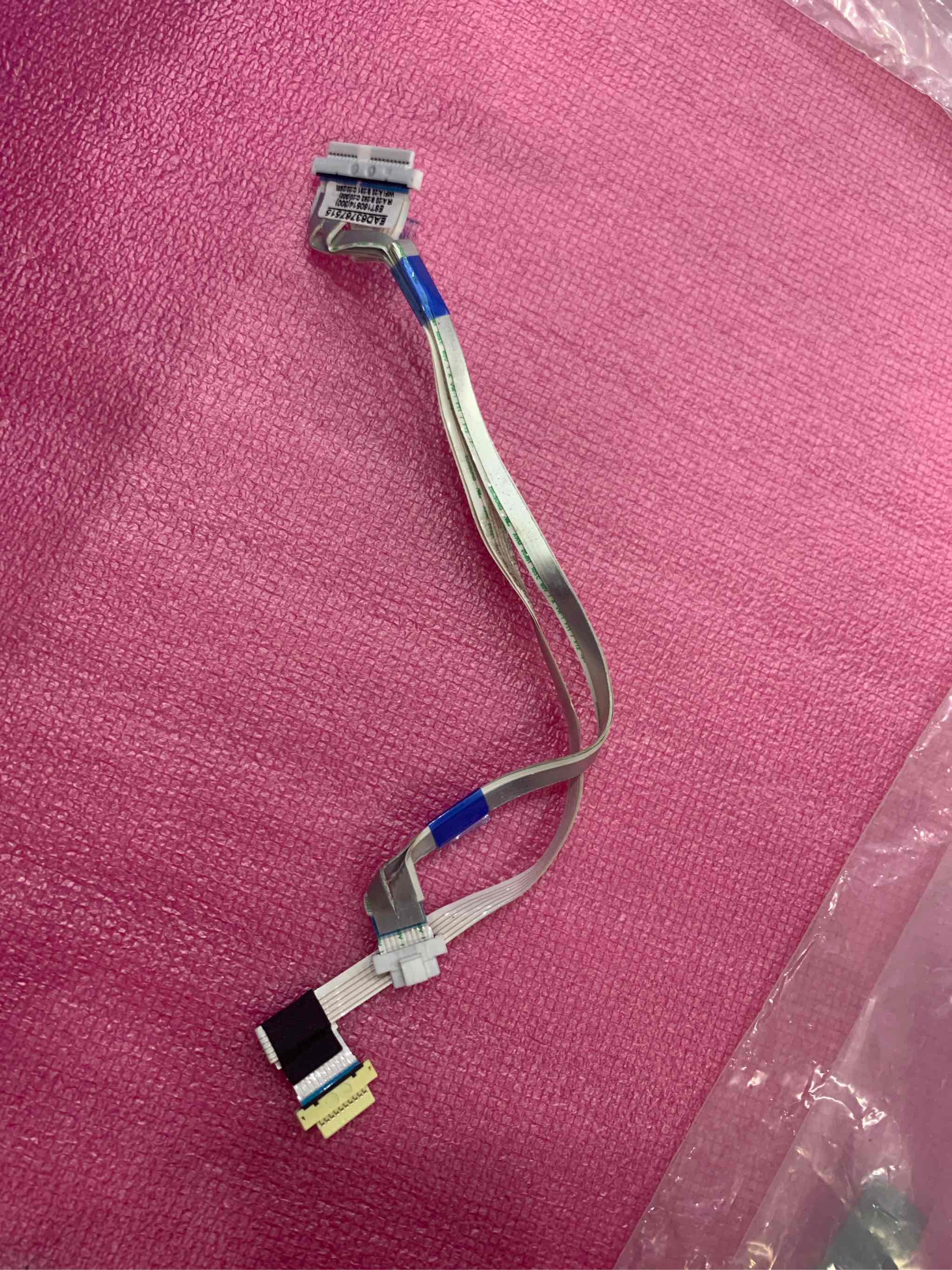 Cáp wifi mắt nhận mã LK EAD63767515 dùng cho model 43UH610/617 tháo máy sử dụng tốt