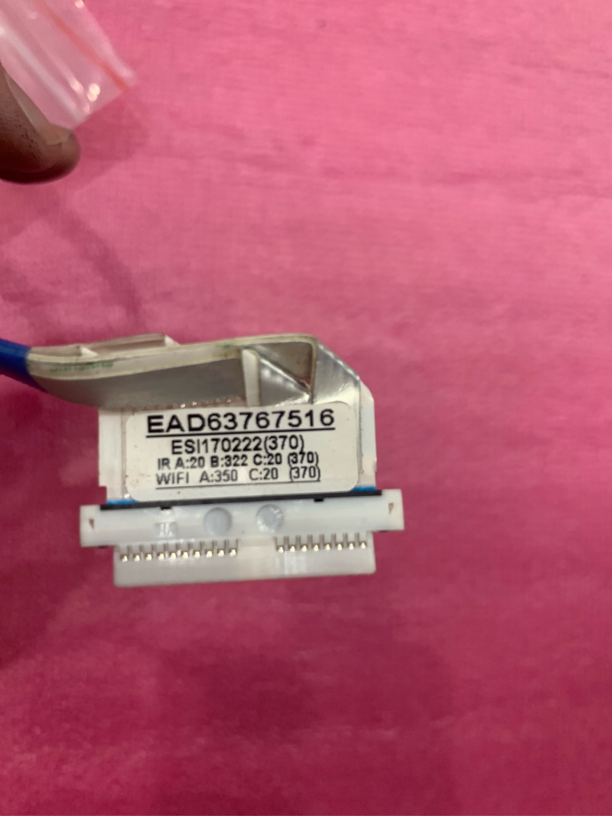 Cáp wifi mắt nhận mã LK EAD63767516 dùng cho model 49UH610/617 tháo máy sử dụng tốt