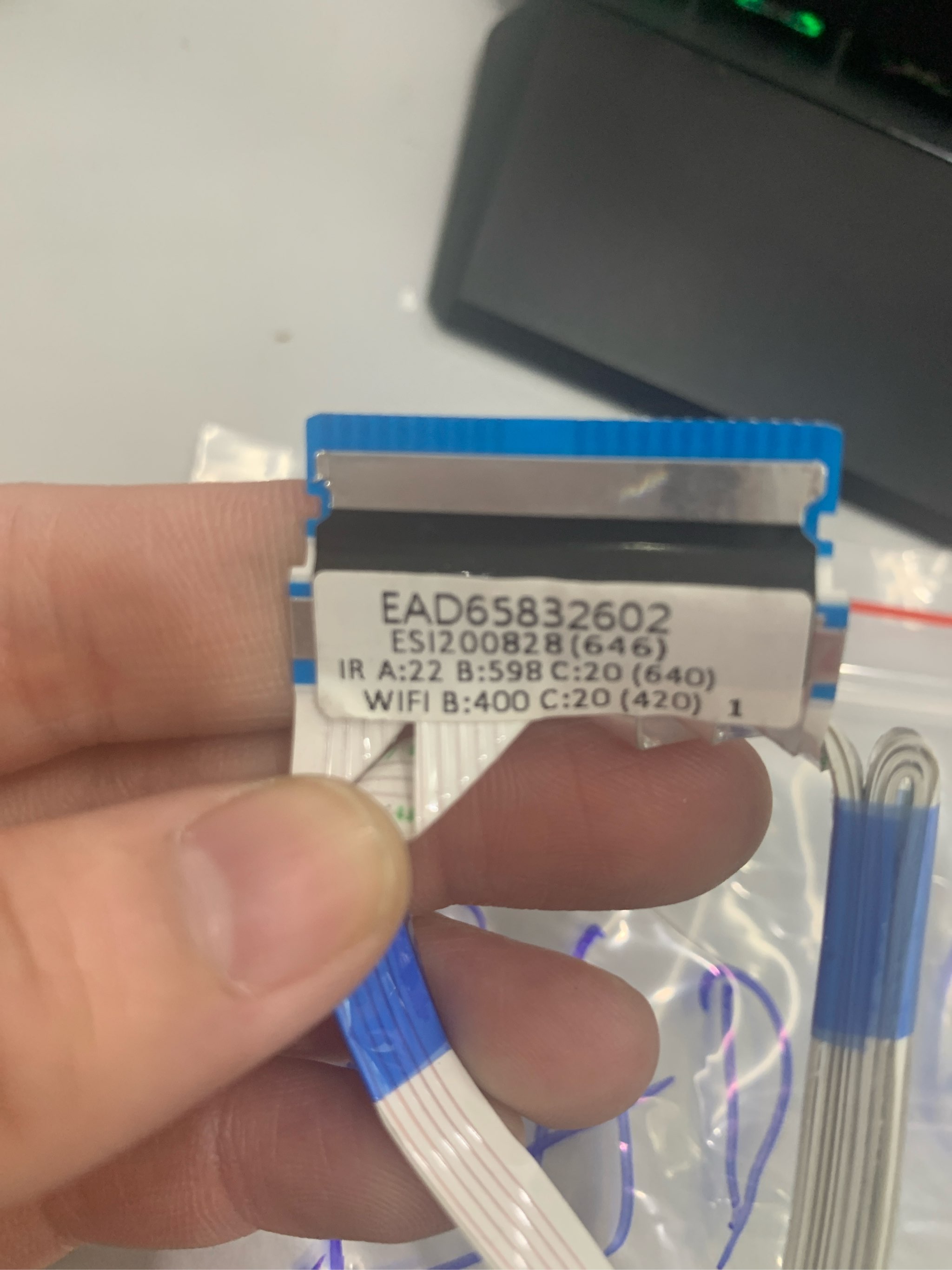 Cáp wifi mắt nhận tivi LG mã linh kiện EAD65832602 dùng cho các model 70UN7070/7300/7350 tháo máy sử dụng tốt