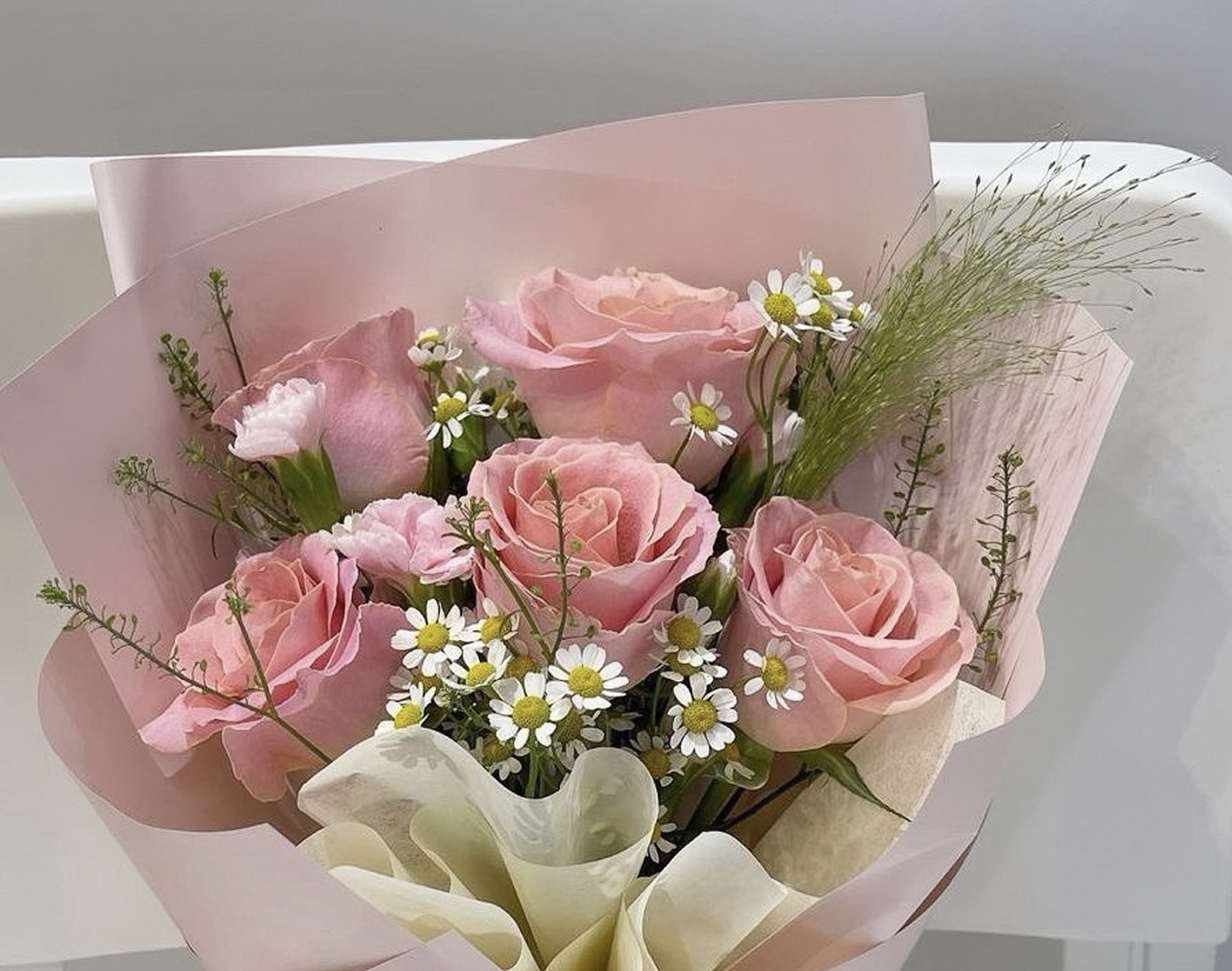 Bó hoa tươi biếu tặng , Bó hoa bó chéo gốc
