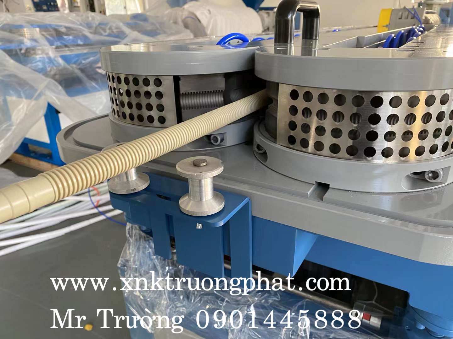 Lắp đặt máy đùn ống ruột gà pp pe