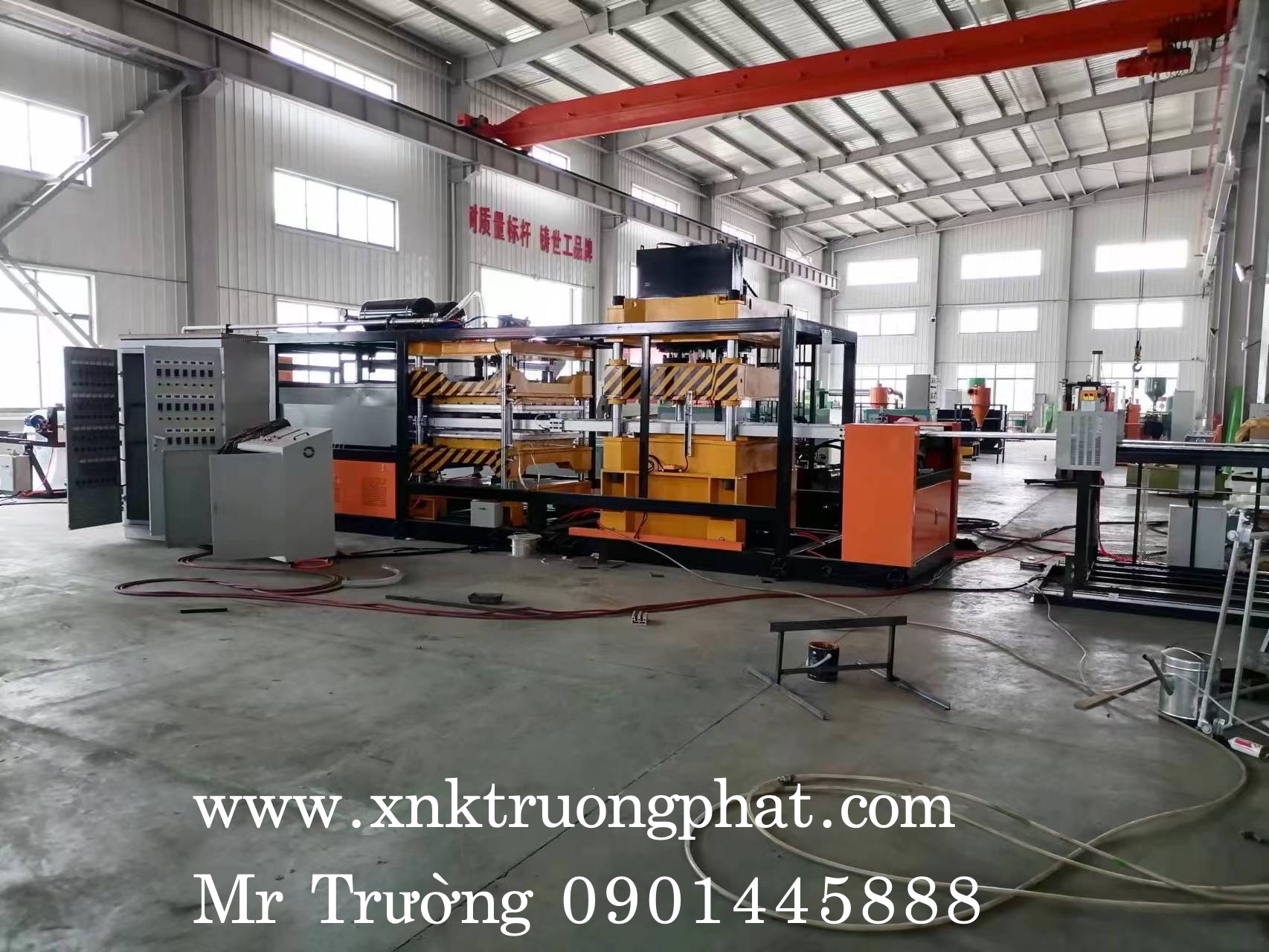 Nhà máy sản xuất máy làm hộp cơm xốp