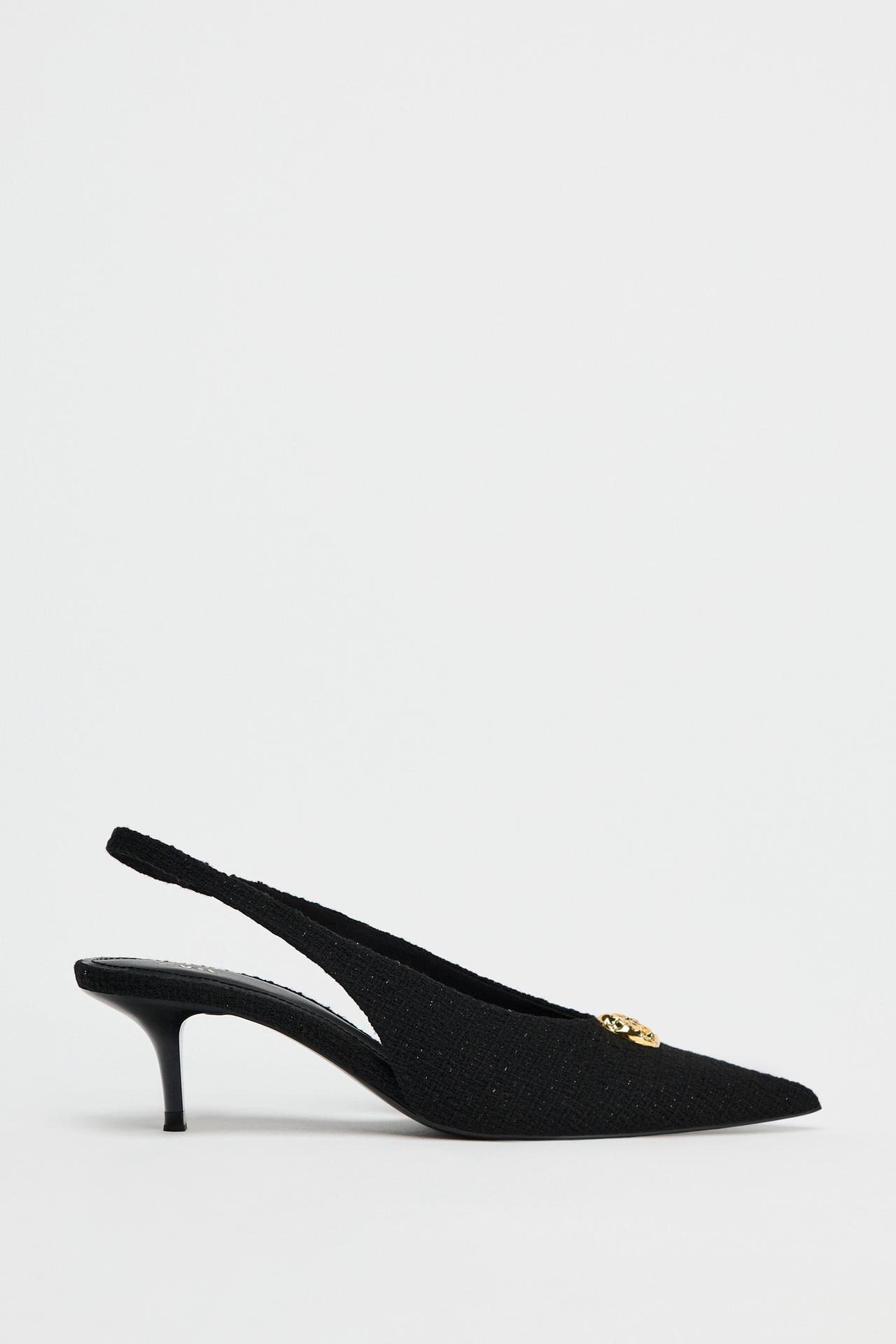 FABRIC MOLE SHOES WITH METALLIC DETAILS