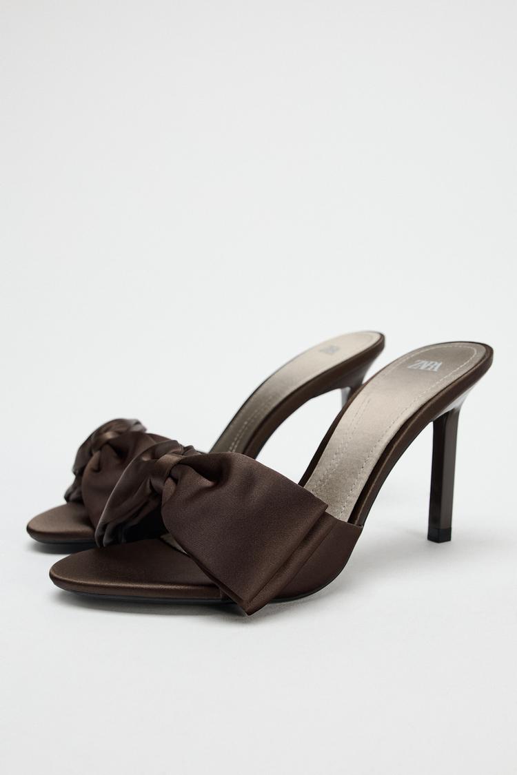 SATIN FINISH MAXI BOW HEELED SANDALS