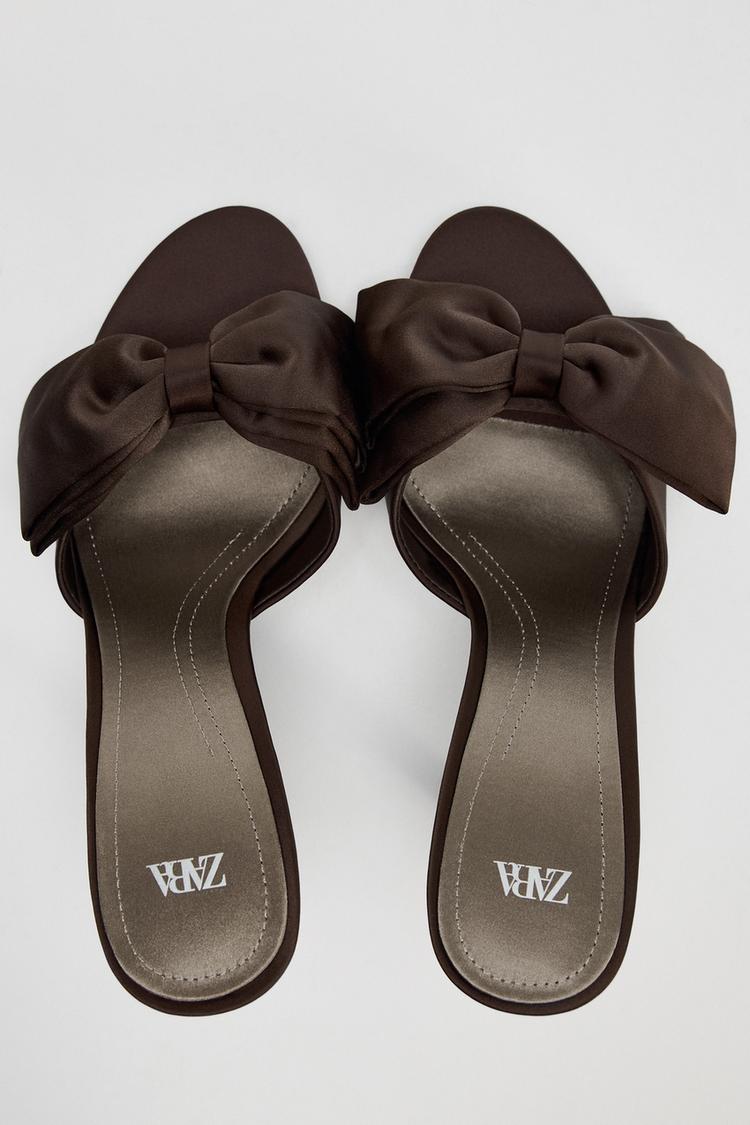 SATIN FINISH MAXI BOW HEELED SANDALS