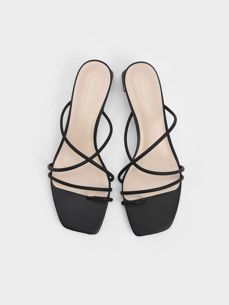 Meadow Strappy Toe Ring Sandals